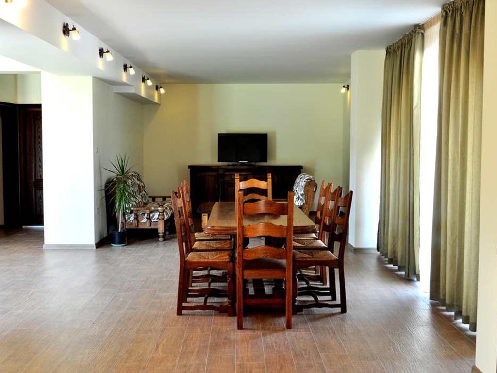 Yustina Villas Guest House Exterior foto
