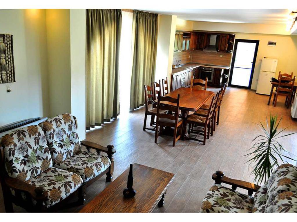 Yustina Villas Guest House Exterior foto